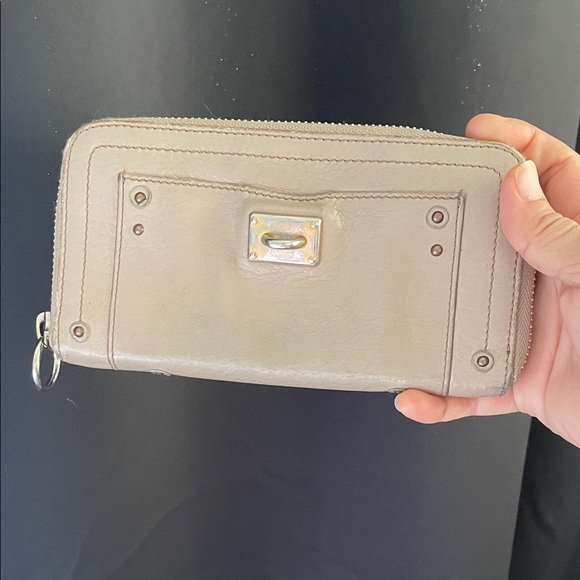 Chloé Beige Leather Zip-Around Wallet preloved - Picture 3 of 16